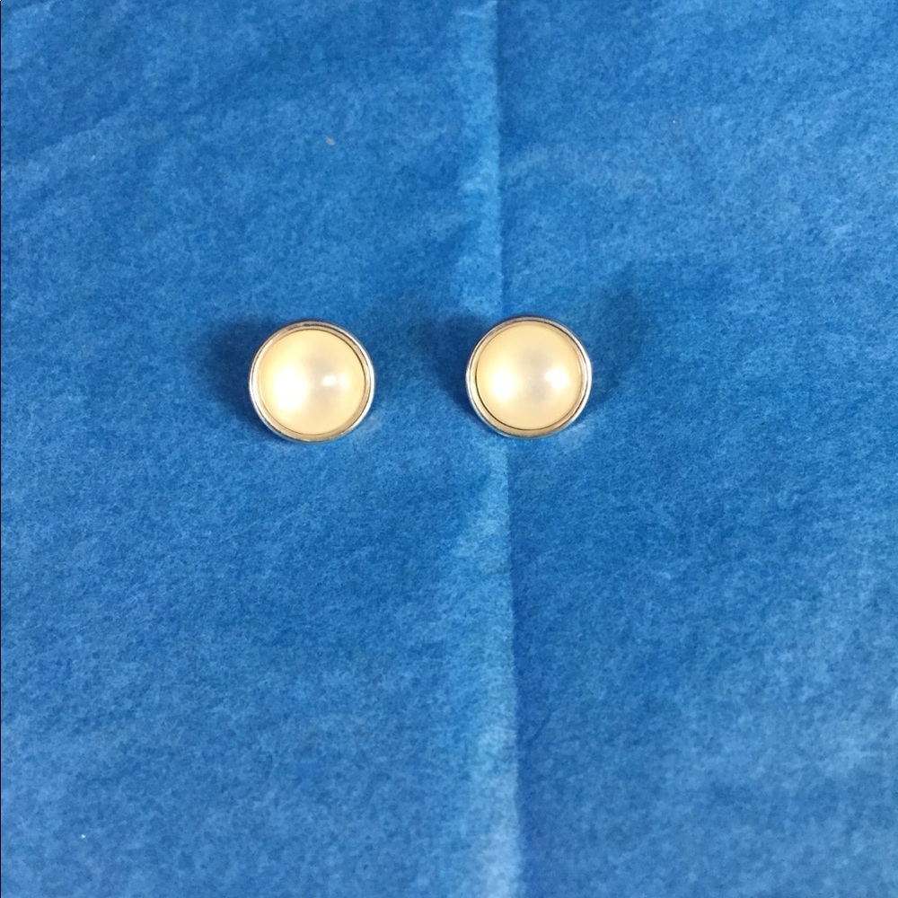 Pair of 12mm cream colored snap buttons